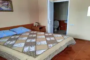 Трёхместный номер стандарт, Кучугуры