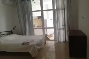 Студия, Феодосия