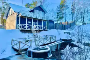 Дом с банями и купелью на берегу Озера