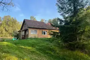 Уютный дом у озера