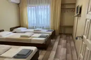 Трёхместный номер №2а (с общим санузлом) в Хостинском районе