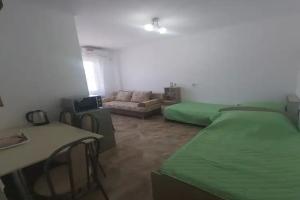 Комната, Новомихайловский