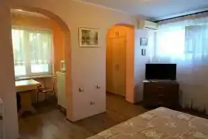 Студия, Ялта