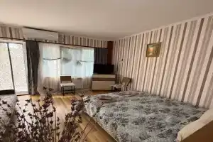 Уютная комната в частном доме  со своим двором.