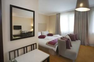 Полулюкс с видом на город с 1 кроватью King size, Челябинск