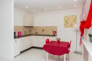 Студия в элитном доме с видом на парк и реку