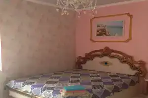 Трёхместный номер люкс, Судак