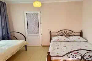 Трёхместный номер эконом, Новомихайловский