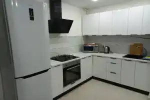 3-х комн. квартира возле Ледовой Арены и стоматологии (р-н Раница)