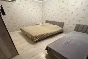 Трёхместный номер, Амзара