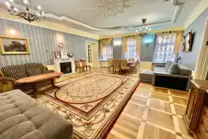Просторная квартира возле Эрмитажа, Санкт-Петербург