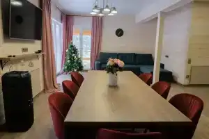 Уютный дом с сауной, бассейном и видом на Мустаг, Шерегеш