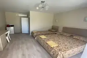 Трёхместный номер стандарт, Береговое