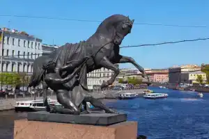 Большая 3-комнатная квартира в центре города на Невском пр и ул Рубинштейна