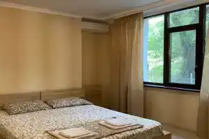 Просторная квартира с отдельной спальней, Кореиз