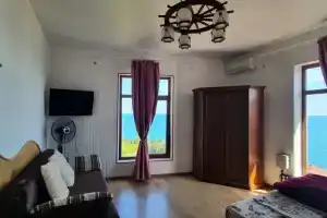 Видовой этаж с личным солярием, Ялта