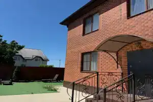 Двухэтажный коттедж с собственной территорией, Благовещенская