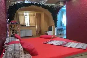 Квартира с огромной кроватью и стеклянной душевой, Макеевка