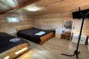 Уютный семейный трехместный номер в двухэтажном доме