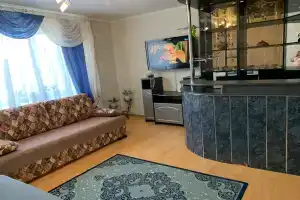 Трёхкомнатная квартира с евроремонтом, Пинск