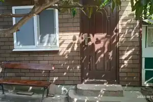 Номер эконом класса рядом с автостанцией, Алупка