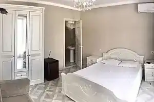 Трехместный номер с 1 кроватью стандарт и раскладным диваном, Гагра