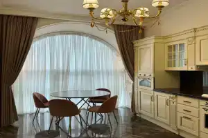 Шикарная просторная квартира в историческом центральном районе