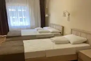 Трёхместный номер улучшенный с видом на город, Сочи