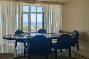 Шикарная квартира с видом на море.