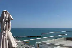 Апартамент с большой террасой и видом на море на первой береговой лини, Дагомыс