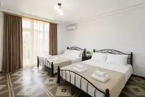 Четырёхместный номер стандарт, Гагра