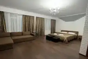 Четырёхместный номер люкс, Адлер