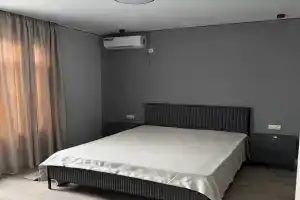 Новые апартаменты в современном доме (2 спальни, кухня, балкон)