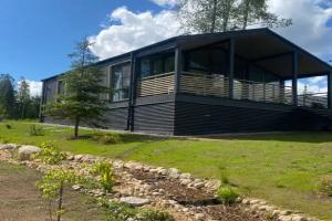 Дом у ручья