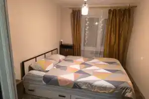 Двушка в центре На Титова