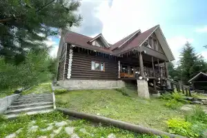 Дом у реки Аять в Невьянском районе