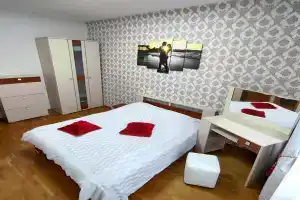 В центре Минска 2х комнатная квартира. Парк Челюскинцев, Минск