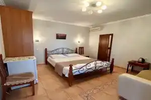 Трёхместный номер стандарт, Геленджик
