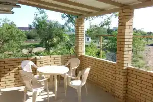 Двухэтажный коттедж с двориком, Евпатория