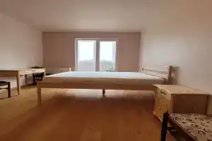 Квартира с дизайнерский ремонтом в удобном расположении