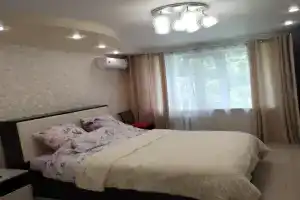 3 изолированных спальни,  2 остановки метро до центра, парковая зона, Казань