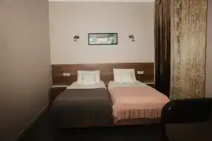 Трёхместный номер стандарт, Пицунда