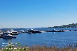 Уютный дом в прибрежной зоне рядом с центром  города