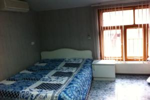 Трёхместный номер Номер 3-х местный с туалетом и душем в номере с кухней на этаже