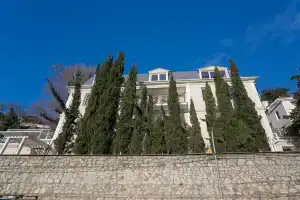 Дом с панорамным видом на море, Ливадия