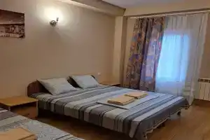 Трёхместный номер с балконом, Южная Озереевка