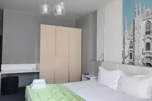 Apartello premium milan возле кинотеатра имени В. Маяковского, Новосибирск
