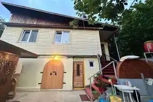 Уютный дом рядом с морем, Агой
