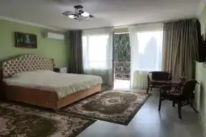Комната с отдельным входом в дом