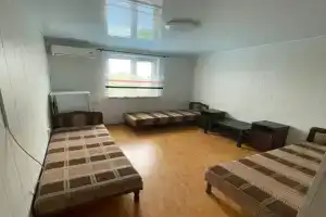 Трёхместный номер стандарт, Кучугуры